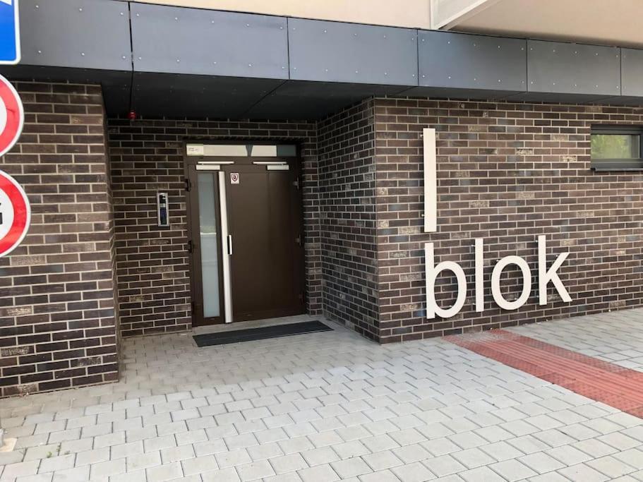 Novy Stylovy Byt, Blizko Letiska Pozsony Kültér fotó